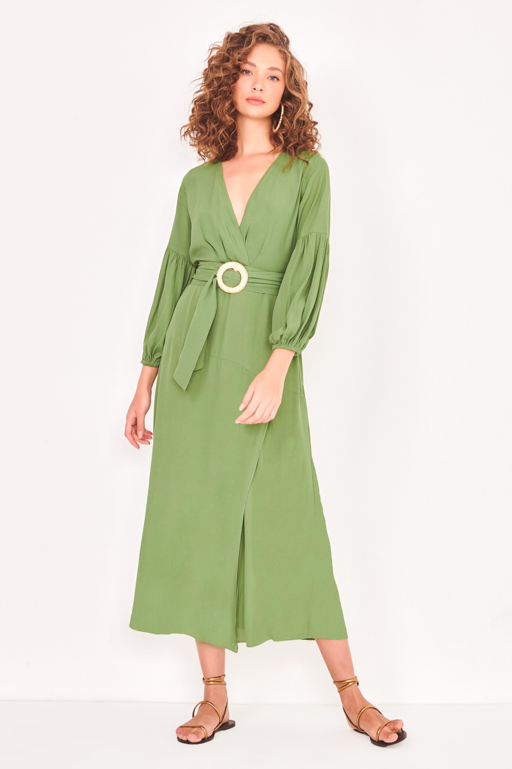 vestido transpassado com fivela